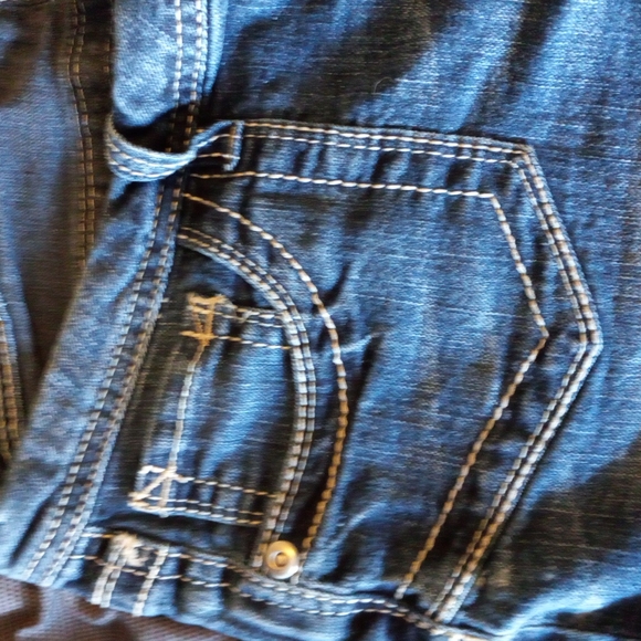 No Boundaries shorts small come from the bottom size 11 never worn - Picture 2 of 5